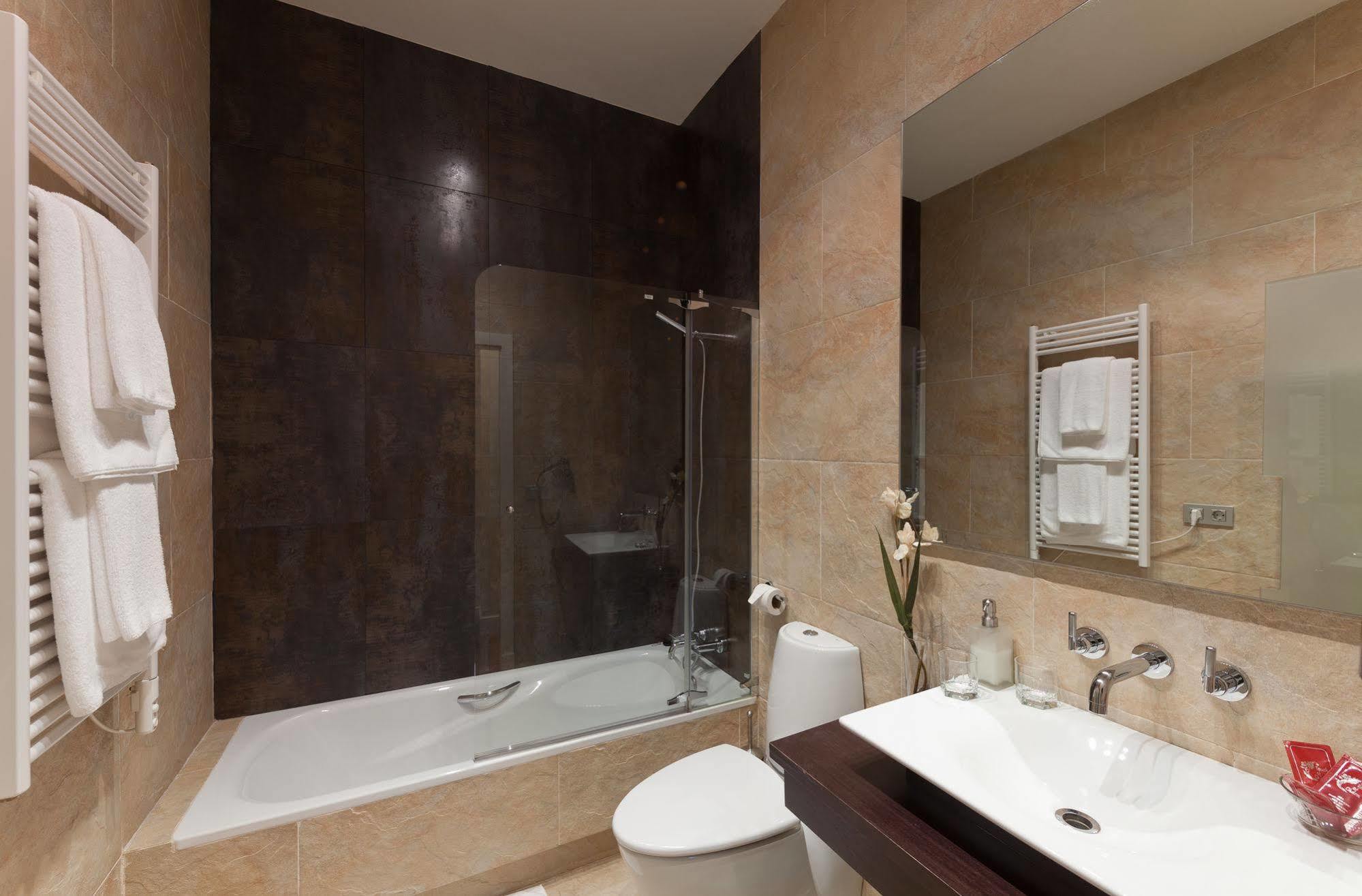 Hotel Puerta Gamboa ヴィーゴ エクステリア 写真